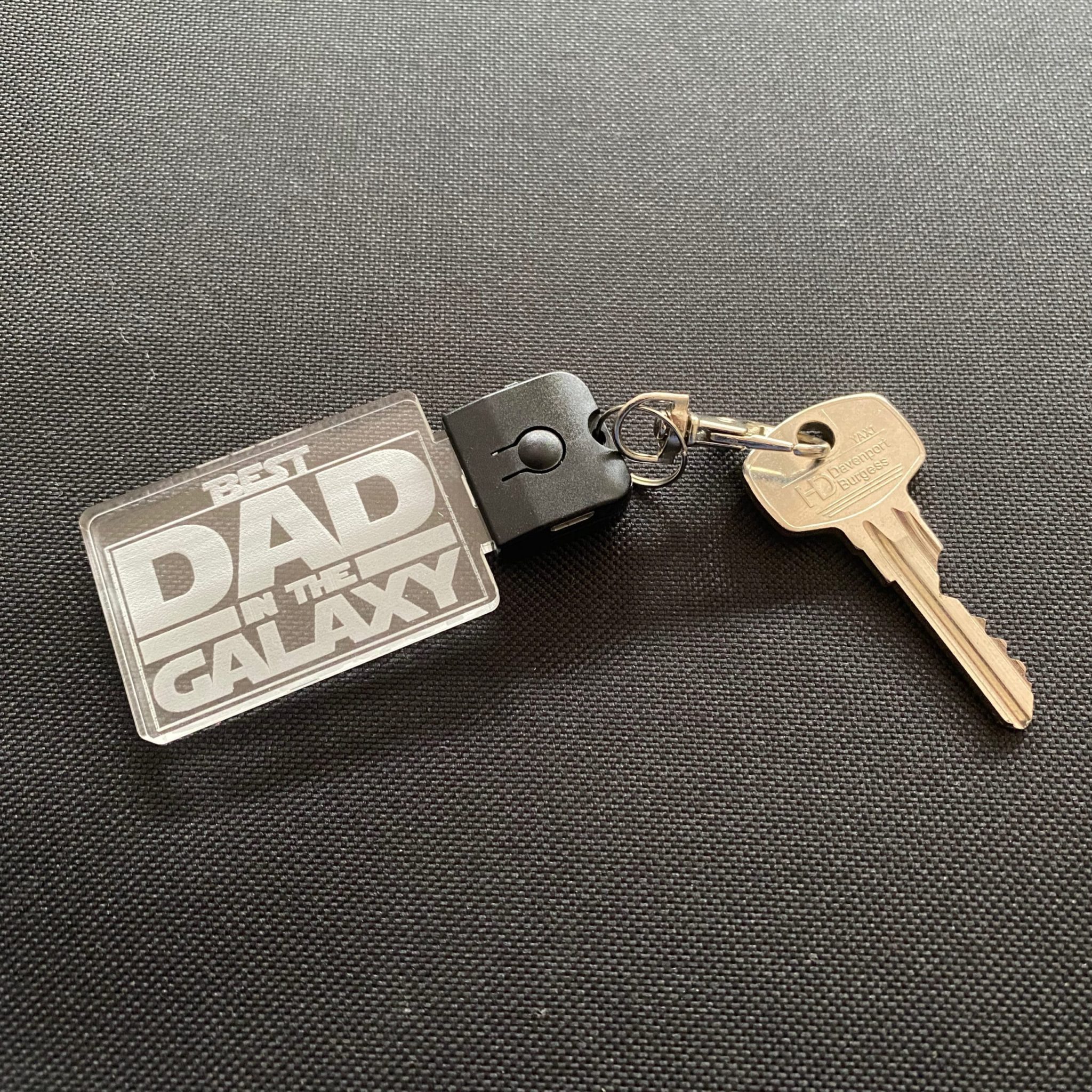 Best Dad in the Galaxy LED RGB Keyring 10 Star Wars Best Dad keyring with key and light off